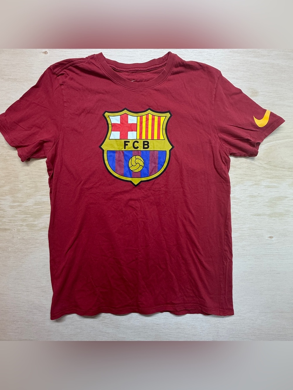 Nike FC Barcelona FCB Shield Graphic Garnet Soccer T-Shirt sz Large futbol